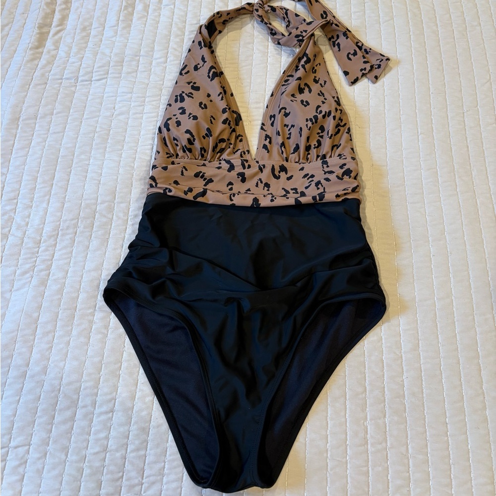 Cupshe Leopard and Black One Piece Swimsuit
